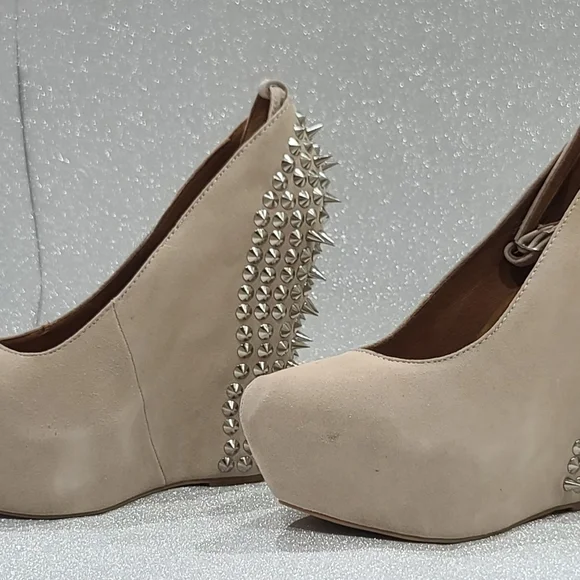 Jeffrey Campbell Aubrey Spike Beige Studded Wedges In Box Size 10 - Picture 2 of 5